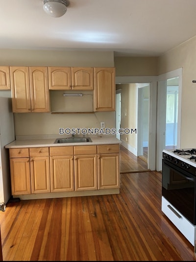 Medford 2 Beds 1 Bath  Tufts - $2,500