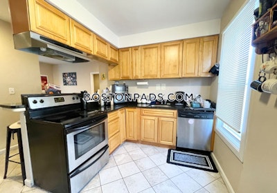 Dorchester 4 Bed, 1 Bath Unit Boston - $2,500 No Fee